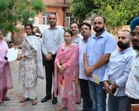 ਡਿਪਟੀ ਕਮਿਸ਼ਨਰ ਨੇ ਵਾਰਡਾਂ ‘ਚ ਵੋਟਰਾਂ ਨਾਲ ਕੀਤੀ ਗੱਲਬਾਤ, ਫਾਰਮ ਵੰਡੇ