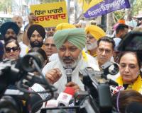 ਮੁੱਖ ਮੰਤਰੀ ਭਗਵੰਤ ਸਿੰਘ ਮਾਨ ਨੂੰ ਨਿਸ਼ਾਨਾ ਬਣਾਉਣ ਵਾਲੀ ਫਰਜ਼ੀ ਵੀਡੀਓ ਫੈਲਾ ਕੇ ਅਕਾਲੀ ਦਲ ਦੀਆਂ ਪੰਥ ਵਿਰੋਧੀ ਅਤੇ ਪੰਜਾਬ ਵਿਰੋਧੀ ਗਤੀਵਿਧੀਆਂ ਖ਼ਿਲਾਫ਼ ਆਪ ਨੇ ਸੂਬਾ ਪੱਧਰੀ ਪ੍ਰਦਰਸ਼ਨ ਕੀਤਾ