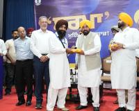 ਨਸ਼ਾ ਮੁਕਤ ਸੂਬਾ ਬਣਨ ਵੱਲ ਵਧ ਰਿਹਾ ਪੰਜਾਬ, ਮੁੱਖ ਮੰਤਰੀ ਭਗਵੰਤ ਸਿੰਘ ਮਾਨ ਨੇ ਨਸ਼ਾ ਛੱਡ ਚੁੱਕੇ ਨੌਜਵਾਨਾਂ ਨੂੰ 'ਸੂਰਮੇ' ਵਜੋਂ ਕੀਤਾ ਸਨਮਾਨਿਤ