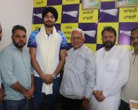 ਮੰਤਰੀ ਗੋਇਲ ਵੱਲੋਂ ਹਲਕਾ ਲਹਿਰਾ ਦਾ ਵਾਲੀਬਾਲ ਇੰਟਰਨੈਸ਼ਨਲ ਖਿਡਾਰੀ ਸਨਮਾਨਿਤ