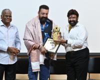 ਸੰਜੇ ਦੱਤ ਅਤੇ ਟਾਲੀਵੁੱਡ ਦੇ ਦਿੱਗਜ ਅਦਾਕਾਰ ਤੇ ਸਿਆਸਤਦਾਨ ਨੰਦਾਮੁਰੀ ਬਾਲਾਕ੍ਰਿਸ਼ਨਾ  ਨੇ ਹੈਦਰਾਬਾਦ ਵਿੱਚ ਬਸਵਤਾਰਕਮ ਇੰਡੋ-ਅਮੈਰੀਕਨ ਕੈਂਸਰ ਹਸਪਤਾਲ ਅਤੇ ਖੋਜ ਸੰਸਥਾ ਦਾ ਇਕੱਠਿਆਂ ਦੌਰਾ ਕੀਤਾ