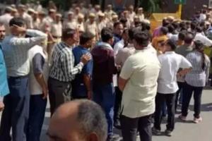 ਮੁੱਖ ਮੰਤਰੀ ਅਰਵਿੰਦ ਕੇਜਰੀਵਾਲ ਦੀ ਗ੍ਰਿਫ਼ਤਾਰੀ ਦੇ ਵਿਰੋਧ 'ਚ ਆਪ ਵੱਲੋਂ ਸ਼ਹੀਦੀ ਪਾਰਕ 'ਚ ਪ੍ਰਦਰਸ਼ਨ ਕੀਤਾ