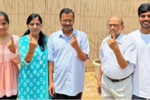 ਦਿੱਲੀ ਦੇ ਮੁੱਖ ਮੰਤਰੀ ਅਰਵਿੰਦ ਕੇਜਰੀਵਾਲ ਨੇ ਪਰਿਵਾਰ ਸਮੇਤ ਪਾਈ ਵੋਟ 