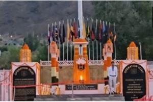  ਪ੍ਰਧਾਨ ਮੰਤਰੀ ਨਰਿੰਦਰ ਮੋਦੀ ਅੱਜ ਕਾਰਗਿਲ ਜੰਗੀ ਯਾਦਗਾਰ ਦਾ ਦੌਰਾ ਕਰਨਗੇ