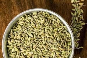 ਰੋਜ਼ਾਨਾ ਮਿਸ਼ਰੀ ਨਾਲ ਸੌਂਫ ਖਾਣ ਨਾਲ ਅੱਖਾਂ ਦੀ ਰੋਸ਼ਨੀ ਵੱਧਦੀ ਹੈ