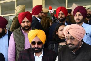 ਭ੍ਰਿਸ਼ਟ ਅਫਸਰਾਂ ਅੱਗੇ ਝੁਕਾਂਗੇ ਨਹੀਂ-ਮੁੱਖ ਮੰਤਰੀ