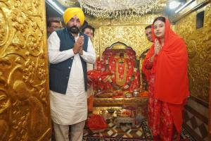 ਮੁੱਖ ਮੰਤਰੀ ਵੱਲੋਂ ਸ਼ਕਤੀਪੀਠ ਮਾਤਾ ਸ੍ਰੀ ਨੈਣਾ ਦੇਵੀ ਵਿਖੇ ਅਕੀਦਤ ਭੇਟ