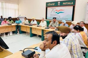 ਸਿਹਤ ਮੰਤਰੀ ਵੱਲੋਂ ਅਧਿਕਾਰੀਆਂ ਨੂੰ ਸਖ਼ਤ ਨਿਰਦੇਸ਼ ਵਿਕਾਸ ਕਾਰਜਾਂ 'ਚ ਕੁਤਾਹੀ ਬਰਦਾਸ਼ਤ ਨਹੀਂ ਹੋਵੇਗੀ