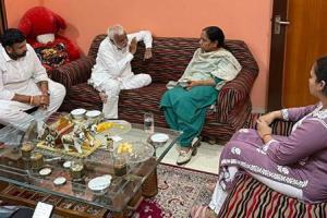 ਕੈਬਨਿਟ ਮੰਤਰੀ ਡਾ. ਬਲਜੀਤ ਕੌਰ ਨੇ ਮਲੋਟ ਸ਼ਹਿਰ ਦੇ ਬਾਜ਼ਾਰ ਵਿੱਚ ਲਗਾਤਾਰ ਦੂਜੇ ਦਿਨ ਲੋਕ ਮਸਲੇ ਸੁਣਨ ਲਈ ਰੱਖੀ ਮੀਟਿੰਗ ਦੌਰਾਨ ਕੀਤਾ