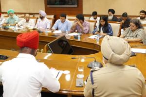 ਮਾਨ ਸਰਕਾਰ ਦੀ ਪਹਿਲੀ ਤਰਜੀਹ ਸਾਡੇ ਬਜੁਰਗ ਸਾਡਾ ਮਾਣ: ਡਾ ਬਲਜੀਤ ਕੌਰ ਵੱਲੋਂ ਉੱਚ ਪੱਧਰੀ ਮੀਟਿੰਗ ਵਿੱਚ ਅਧਿਕਾਰੀਆਂ ਨੂੰ ਦਿੱਤੇ ਨਿਰਦੇਸ਼ ਕਿ ਬਜੁਰਗਾਂ ਦੇ ਮਸਲਿਆਂ ਦਾ ਹੋਵੇ ਤੁਰੰਤ ਹੱਲ