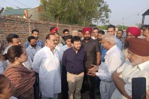 ਡਾ. ਰਵਜੋਤ ਸਿੰਘ ਵੱਲੋਂ ਸਵੇਰੇ-ਸਵੇਰੇ ਅਬੋਹਰ ਦਾ ਅਚਾਨਕ ਦੌਰਾ; ਸ਼ਹਿਰ ਦੇ ਵੱਖ-ਵੱਖ ਇਲਾਕਿਆਂ ਵਿੱਚ ਪਹੁੰਚ ਕੇ ਲੋਕਾਂ ਨਾਲ ਨਗਰ ਨਿਗਮ ਸੇਵਾਵਾਂ ਸੰਬੰਧੀ ਕੀਤਾ ਸਿੱਧਾ ਰਾਬਤਾ