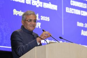 ਚੋਣ ਕਮਿਸ਼ਨ ਵੱਲੋਂ ਆਪਣੇ ਕਾਨੂੰਨੀ ਢਾਂਚੇ ਨੂੰ ਮਜ਼ਬੂਤ ਅਤੇ ਪੁਨਰਗਠਿਤ ਕਰਨ ਲਈ ਕਾਨੂੰਨੀ ਮਾਹਿਰਾਂ ਅਤੇ ਮੁੱਖ ਚੋਣ ਅਧਿਕਾਰੀਆਂ ਦੀ ਕੌਮੀ ਕਾਨਫਰੰਸ