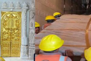  ਰਾਮ ਮੰਦਰ ਦੀ ਪਹਿਲੀ ਮੰਜ਼ਿਲ 'ਤੇ ਸੋਨੇ ਨਾਲ ਜੜੇ ਦਰਵਾਜ਼ੇ ਲਗਾਉਣ ਦਾ ਕੰਮ ਸ਼ੁਰੂ ਹੋ ਗਿਆ ਹੈ