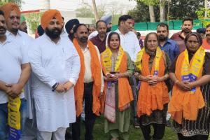 ਭਗਵੰਤ ਮਾਨ ਸਰਕਾਰ ਦੇ ਲੋਕ ਪੱਖੀ ਫੈਸਲਿਆਂ ਤੋਂ ਪ੍ਰਭਾਵਿੱਤ ਹੋ ਕੇ ਭਨੂੱਪਲੀ ਦੇ ਸਰਪੰਚ ਤੇ ਪੰਚਾਇਤ ਮੈਂਬਰਾਂ ਨੇ ਆਮ ਆਦਮੀ ਪਾਰਟੀ ਦਾ ਫੜਿਆ ਪੱਲਾ