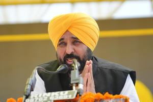 ਪੰਜਾਬ ਨੂੰ ਮਿਲਿਆ ਪਾਣੀਆਂ ਦਾ ਨਵਾਂ ਰਾਖਾ: ਭਗਵੰਤ ਮਾਨ ਨੇ ਕਿਹਾ “ਜੇ ਅਸੀਂ 532 ਕਿਲੋਮੀਟਰ ਸਰਹੱਦ ਦੀ ਰੱਖਿਆ ਕਰ ਸਕਦੇ ਹਾਂ ਤਾਂ ਅਸੀਂ ਆਪਣੇ ਪਾਣੀਆਂ ਦੀ ਵੀ ਰਾਖੀ ਕਰ ਸਕਦੇ ਹਾਂ”