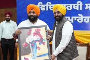 ਹਵਾਈ ਸਫ਼ਰ ਰਾਹੀਂ ਵਿੱਦਿਅਕ ਟੂਰ ਲਾਉਣਗੇ ਸਰਕਾਰੀ ਸਕੂਲਾਂ ਦੇ ਹੋਣਹਾਰ ਵਿਦਿਆਰਥੀ: ਮੁੱਖ ਮੰਤਰੀ ਨੇ ਕੀਤਾ ਐਲਾਨ