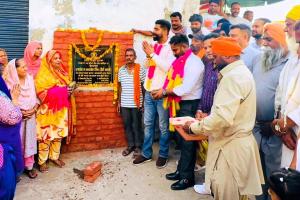 ਬਟਾਲਾ ਸ਼ਹਿਰ ਅੰਦਰ ਵਿਕਾਸ ਜਾਰੀ-ਵਾਰਡ ਨੰਬਰ 45 ਵਿਖੇ ਗਲੀਆਂ ਦਾ ਨਿਰਮਾਣ ਕਾਰਜ ਸ਼ੁਰੂ