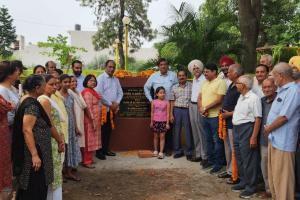 ਵਿਧਾਇਕ ਜਿੰਪਾ ਨੇ ਵਾਰਡ 11 ’ਚ 18 ਲੱਖ ਰੁਪਏ ਦੀ ਲਾਗਤ ਨਾਲ ਸੜਕਾਂ ਦਾ ਨਿਰਮਾਣ ਕਾਰਜ ਕਰਵਾਇਆ ਸ਼ੁਰੂ