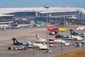 ਦਿੱਲੀ ਦੇ ਇੰਦਰਾ ਗਾਂਧੀ ਅੰਤਰਰਾਸ਼ਟਰੀ ਹਵਾਈ ਅੱਡੇ ਦਾ ਇੱਕ ਰਨਵੇਅ ਬੰਦ ਕਰ ਦਿੱਤਾ ਗਿਆ ਹੈ