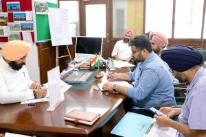 ਹਰਜੋਤ ਬੈਂਸ ਵੱਲੋਂ 14 ਕਰੋੜ ਰੁਪਏ ਦੀ ਲਾਗਤ ਵਾਲੇ ਹੜ੍ਹ ਸੁਰੱਖਿਆ ਪ੍ਰੋਜੈਕਟਾਂ ਨੂੰ ਜੂਨ ਦੇ ਅੰਤ ਤੱਕ ਮੁਕੰਮਲ ਕਰਨ ਦੇ ਆਦੇਸ਼