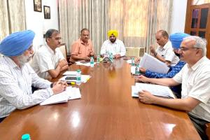 ਹਰਭਜਨ ਸਿੰਘ ਈ.ਟੀ.ਓ. ਨੇ ਝੋਨੇ ਦੀ ਬਿਜਾਈ ਦੇ ਸੀਜ਼ਨ ਦੌਰਾਨ ਨਿਰਵਿਘਨ ਬਿਜਲੀ ਸਪਲਾਈ ਦੇ ਪ੍ਰਬੰਧਾਂ ਦਾ ਲਿਆ ਜਾਇਜ਼ਾ