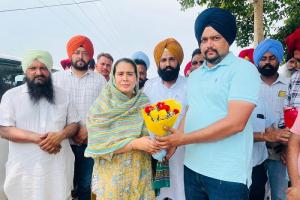 ਘਰਾਚੋਂ ਵਿਖੇ 04 ਕੱਚੇ ਰਸਤਿਆਂ ਨੂੰ ਪੱਕੀਆਂ ਸੜਕਾਂ ਵਜੋਂ ਵਿਕਸਤ ਕਰਨ ਹਿਤ ਵਿਧਾਇਕ ਨੇ ਕਰੀਬ 03 ਕਰੋੜ 64 ਲੱਖ ਰੁਪਏ ਦੀ ਲਾਗਤ ਵਾਲੇ ਪ੍ਰੋਜੈਕਟ ਦਾ ਨੀਂਹ ਪੱਥਰ ਰੱਖਿਆ*