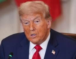 ਅਮਰੀਕੀ ਰਾਸ਼ਟਰਪਤੀ ਡੋਨਾਲਡ ਟਰੰਪ ਨੇ ਸ਼ੁੱਕਰਵਾਰ ਨੂੰ ਵੱਡਾ ਫੈਸਲਾ ਲਿਆ,ਕੈਨੇਡਾ ਤੋਂ ਆਉਣ ਵਾਲੇ ਉਤਪਾਦਾਂ 'ਤੇ 35% ਦੀ ਭਾਰੀ ਟੈਰਿਫ ਦਾ ਐਲਾਨ ਕੀਤਾ