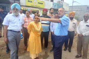 ਟਿਵਾਣਾ ਚੌਂਕ ਤੋਂ ਸੋਮਵਾਰ ਦੀ ਮੰਡੀ ਤੱਕ ਮਾਡਲ ਟਾਊਨ ਡਰੇਨ 'ਤੇ ਚੱਲਣਗੇ ਦੋ-ਪਹੀਆਂ ਤੇ ਹਲਕੇ ਵਾਹਨ; ਟਰੈਫ਼ਿਕ ਸਮੱਸਿਆ ਤੋਂ ਮਿਲੇਗੀ ਨਿਜਾਤ : ਡਾ. ਬਲਬੀਰ ਸਿੰਘ