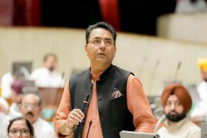 ਅਮਨ ਅਰੋੜਾ ਨੇ ਬੇਅਦਬੀ ਮਾਮਲਿਆਂ ‘ਚ ਪਿਛਲੀਆਂ ਸਰਕਾਰਾਂ ਦਾ ਦੋਹਰਾ ਚਿਹਰਾ ਕੀਤਾ ਬੇਨਕਾਬ