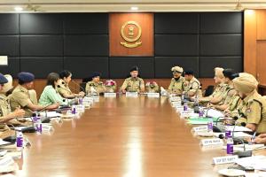 ਫੀਲਡ ਦੌਰੇ ਦੇ ਦੂਜੇ ਦਿਨ ਡੀਜੀਪੀ ਪੰਜਾਬ ਵੱਲੋਂ ਫਿਰੋਜ਼ਪੁਰ, ਫਰੀਦਕੋਟ, ਬਠਿੰਡਾ ਅਤੇ ਪਟਿਆਲਾ ਰੇਂਜ ਵਿੱਚ ਕਾਨੂੰਨ-ਵਿਵਸਥਾ ਸਥਿਤੀ ਦੀ ਸਮੀਖਿਆ 