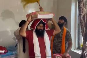 ਹੜ੍ਹ ਸੰਕਟ ਵਿੱਚ ਗੁਰੂ ਸਾਹਿਬ ਦੇ ਪਵਿੱਤਰ ਸਰੂਪ ਦੀ ਸੇਵਾ,‘ਆਪ’ ਵਿਧਾਇਕ ਨੇ ਗੁਰੂ ਸਾਹਿਬ ਦਾ ਪਵਿੱਤਰ ਸਰੂਪ ਕੀਤਾ ਸੁਰੱਖਿਅਤ