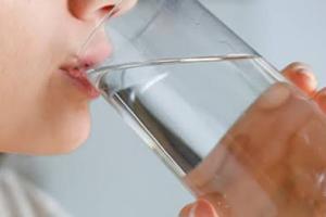 ਭਾਰ ਘਟਾਉਣਾ ਚਾਹੁੰਦੇ ਹੋ ਤਾਂ ਬਾਸੀ ਪਾਣੀ ਪੀਓ