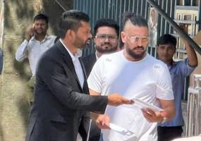 ਸਾਬਕਾ ਭਾਰਤੀ ਕ੍ਰਿਕਟਰ ਯੁਵਰਾਜ ਸਿੰਘ ਮੰਗਲਵਾਰ ਨੂੰ ਇਨਫੋਰਸਮੈਂਟ ਡਾਇਰੈਕਟੋਰੇਟ ਦੇ ਸਾਹਮਣੇ ਪੇਸ਼ ਹੋਏ 