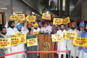 ਕੇਂਦਰ ਦੇ ਰਾਹਤ ਪੈਕੇਜ ਨੂੰ ਪੰਜਾਬ ਸਰਕਾਰ ਨੇ ਦੱਸਿਆ ‘ਜੁਮਲਾ’, ਵਿਧਾਨ ਸਭਾ ਵਿੱਚ ਕੀਤਾ ਜ਼ੋਰਦਾਰ ਪ੍ਰਦਰਸ਼ਨ,ਪੰਜਾਬ ਨੂੰ ₹1600 ਕਰੋੜ ਵਿੱਚੋਂ ਹਾਲੇ ਤੱਕ ਨਹੀਂ ਮਿਲਿਆ ਇੱਕ ਵੀ ਰੁਪਿਆ!
