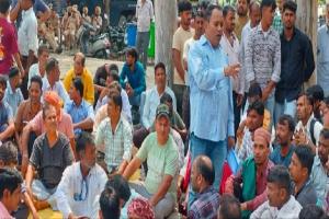 ਚੰਡੀਗੜ੍ਹ ਰੇਹੜੀ ਫਾੜੀ ਯੂਨੀਅਨ ਅਤੇ ਸਟ੍ਰੀਟ ਵਿਕਰੇਤਾਵਾਂ ਨੇ ਆਪਣੀਆਂ ਮੰਗਾਂ ਨੂੰ ਲੈ ਕੇ ਚੰਡੀਗੜ੍ਹ ਨਗਰ ਨਿਗਮ ਦੇ ਮੁੱਖ ਦਫ਼ਤਰ ਦੇ ਬਾਹਰ ਧਰਨਾ ਦਿੱਤਾ