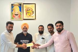 ਪਿੰਡ ਬੇਟੂ ਕਦੀਮ ਦੇ ਸਰਪੰਚ ਨੇ ਮੁੱਖ ਮੰਤਰੀ ਰਾਹਤ ਫੰਡ ਵਿੱਚ 50 ਹਜ਼ਾਰ ਰੁਪਏ ਦੀ ਰਾਸ਼ੀ ਲਈ ਵਿਧਾਇਕ ਰਜਨੀਸ਼ ਕੁਮਾਰ ਦਹੀਯਾ ਨੂੰ ਸੌਂਪਿਆ ਚੈੱਕ 