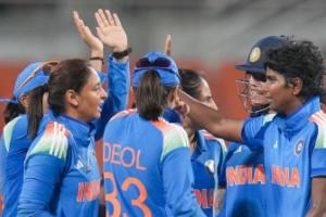 ਭਾਰਤੀ ਮਹਿਲਾ ਮਹਿਲਾ ਟੀਮ ਨੇ ਆਸਟਰੇਲੀਆ ਨੂੰ 102 ਦੌੜਾਂ ਦੀ ਹਾਰ ਨਾਲ ਤਿੰਨ ਮੈਚਾਂ ਦੀ ਸੀਰੀਜ਼ 1-1 ਨਾਲ ਬਰਾਬਰੀ ਕਰ ਲਈ