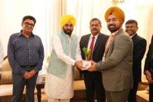 ਯੂਨੀਅਨ ਬੈਂਕ ਆਫ਼ ਇੰਡੀਆ ਨੇ ਮੁੱਖ ਮੰਤਰੀ ਦੇ ਮਿਸ਼ਨ ਚੜ੍ਹਦੀ ਕਲਾ ਤਹਿਤ ਹੜ੍ਹ ਪੀੜਤਾਂ ਲਈ ਦੋ ਕਰੋੜ ਦਾ ਯੋਗਦਾਨ ਦਿੱਤਾ