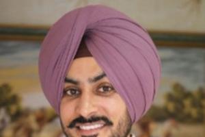  ਸੜਕ ਹਾਦਸੇ ਦਾ ਸ਼ਿਕਾਰ ਹੋਏ ਪੰਜਾਬੀ ਸਿੰਗਰ ਰਾਜਵੀਰ ਜਵੰਦਾ ਨੂੰ ਅਜੇ ਵੀ ਵੈਂਟੀਲੇਟਰ ਸਪੋਰਟ ਸਿਸਟਮ ‘ਤੇ ਰੱਖਿਆ ਹੋਇਆ 