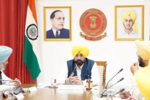 ਹੜ੍ਹ ਪੀੜਤਾਂ ਨਾਲ ਚਟਾਨ ਵਾਂਗ ਖੜ੍ਹੀ ਪੰਜਾਬ ਸਰਕਾਰ! ਰੋਜ਼ਗਾਰ ਮੁੜ ਖੜ੍ਹਾ ਕਰਨ ਲਈ ਖੋਲ੍ਹਿਆ ਮਦਦ ਦਾ ਖਜ਼ਾਨਾ, ਪਰਿਵਾਰਾਂ ਨੂੰ ਮਿਲੀ ਵਿੱਤੀ ਸਹਾਇਤਾ!