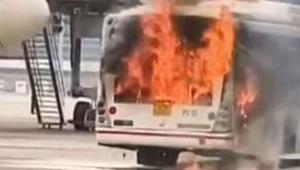 ਦਿੱਲੀ ਏਅਰਪੋਰਟ ਦੇ ਟਰਮੀਨਲ-3 ’ਤੇ ਮੰਗਲਵਾਰ ਦੁਪਹਿਰ ਨੂੰ ਏਅਰ ਇੰਡੀਆ ਦੇ ਜਹਾਜ਼ ਤੋਂ ਕੁੱਝ ਦੂਰੀ ’ਤੇ ਖੜ੍ਹੀ ਇਕ ਬੱਸ ’ਚ ਅਚਾਨਕ ਅੱਗ ਲੱਗ ਗਈ