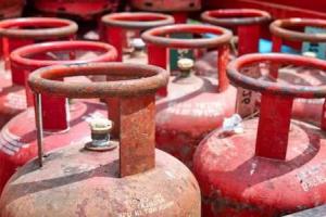   ਤੇਲ ਕੰਪਨੀਆਂ ਨੇ ਅੱਜ ਸਵੇਰੇ ਗੈਸ ਸਿਲੰਡਰ ਦੀਆਂ ਕੀਮਤਾਂ ਨੂੰ ਅਪਡੇਟ ਕੀਤਾ