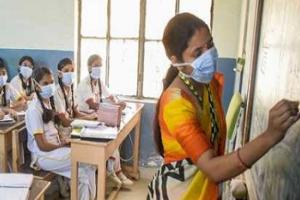 ਹਰਿਆਣਾ ਸਰਕਾਰ ਨੇ ਸਰਕਾਰੀ ਸਕੂਲਾਂ ਵਿੱਚ ਕੰਮ ਕਰਨ ਵਾਲੀਆਂ ਮਹਿਲਾ ਅਧਿਆਪਕਾਂ ਅਤੇ ਗੈਰ-ਅਧਿਆਪਨ ਸਟਾਫ਼ਨੂੰ ਪੁਰਸ਼ਾਂ ਨਾਲੋਂ ਵੱਧ ਕੈਜ਼ੁਅਲ ਛੁੱਟੀ ਦੇਣ ਦਾ ਫੈਸਲਾ ਕੀਤਾ