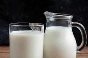 ਦੁੱਧ ਪੀਣ ਦੇ ਕਈ ਵੱਡੇ ਫਾਇਦੇ ਹਨ ਜੋ ਸਰੀਰ ਦੀ ਕੁੱਲ ਸਿਹਤ ਲਈ ਲਾਭਦਾਇਕ ਹਨ