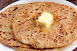 ਆਲੂ ਵਾਲਾ ਪਰੌਂਠਾ ਇੱਕ ਰਵਾਇਤੀ ਪੰਜਾਬੀ ਭੋਜਨ