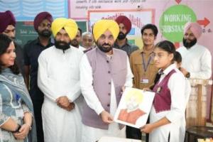 ਮੋਰਿੰਡਾ ਵਿਖੇ ਸਕੂਲ ਆਫ਼ ਐਮੀਨੈਂਸ ਦੇ ਵਿਦਿਆਰਥੀਆਂ ਨੂੰ ਮਿਲਣ ਪਹੁੰਚੇ ਮੁੱਖ ਮੰਤਰੀ