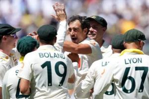 ਇੰਗਲੈਂਡ ਨੂੰ ਐਸ਼ੇਜ਼ 2025 ਸੀਰੀਜ਼ ਦੇ ਪਹਿਲੇ ਟੈਸਟ ਮੈਚ ਦੀ ਪਹਿਲੀ ਪਾਰੀ ਵਿੱਚ ਕੇਵਲ 172 ਦੌੜਾਂ 'ਤੇ ਆਲ ਆਊਟ ਕਰ ਦਿੱਤਾ ਗਿਆ 