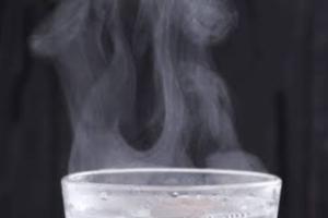 ਗਰਮ ਪਾਣੀ ਪੀਣ ਦੇ ਕਈ ਸਿਹਤਮੰਦ ਫਾਇਦੇ ਹੁੰਦੇ ਹਨ