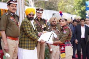 “ਅਪਰਾਧ ਤੇ ਵਾਰ: ਪੰਜਾਬ ਵਿੱਚ ਮੁੜ ਆਈ ਅਮਨ-ਸ਼ਾਂਤੀ ਦੀ ਬਹਾਰ! ਮਾਨ ਸਰਕਾਰ ਦੇ ਸਮੇਂ-ਸਮੇਂ ਤੇ ਲਏ ਐਕਸ਼ਨ ਨਾਲ, ਹੋਇਆ ਨੌਜਵਾਨਾਂ ਦਾ ਭਵਿੱਖ ਸੁਰੱਖਿਅਤ।”