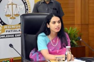 ਪੰਜਾਬ ਦੀ ਮਹਿਲਾ ਡਿਪਟੀ ਕਮਿਸ਼ਨਰ ਕਰ ਰਹੀ ਅਗਵਾਈ : ਜਾਣੋ ਕਿ 'ਆਪ' ਦੀ ਪਾਰਦਰਸ਼ਤਾ ਕ੍ਰਾਂਤੀ ਔਰਤਾਂ ਨੂੰ ਸਰਕਾਰੀ ਸੇਵਾ ਵਿੱਚ ਕਿਵੇਂ ਬਣਾ ਰਹੀ ਮੋਹਰੀ